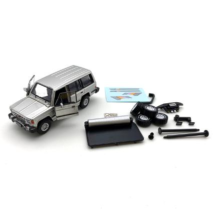 64B0191 BMC 1/64 三菱 1st Gen パジェロ 1983 シルバー ストライプ柄 LHD